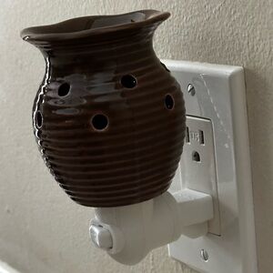 Scentsy Warmer Groovy Brown- New in Box